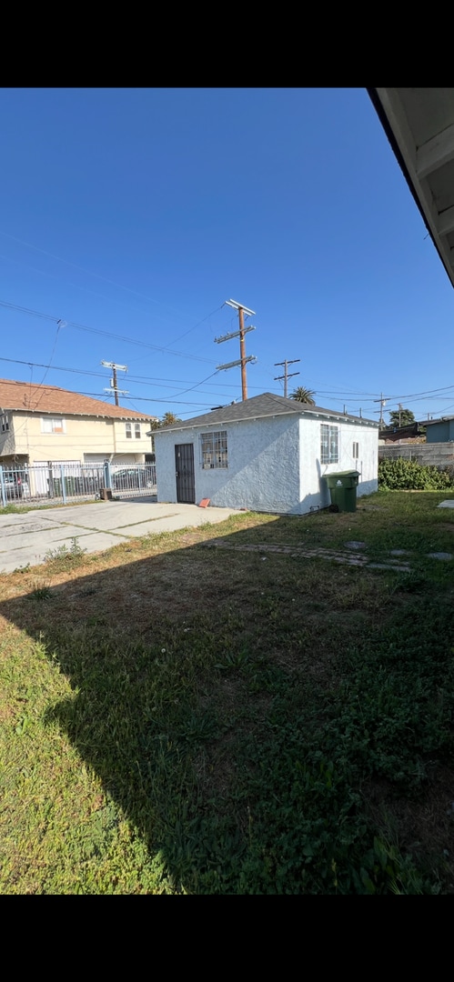Building Photo - 3958 Normandie Ave