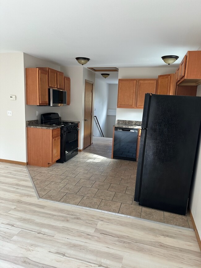 Building Photo - 807 Blackjack