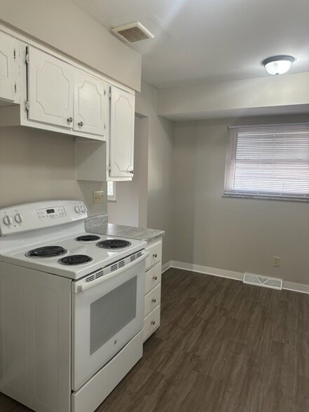 Building Photo - 415 Barwood Dr