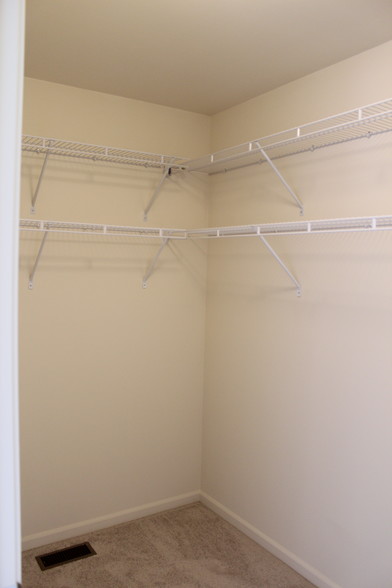 Walkin Closet - 3088 Kilmer Dr