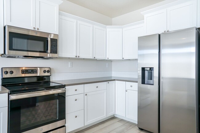 Building Photo - Charming and Exceptionally Clean, 3 Bedroom