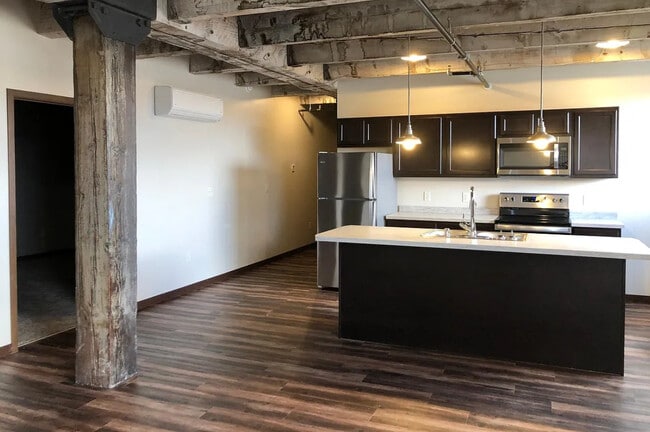 Building Photo - Simon Warehouse