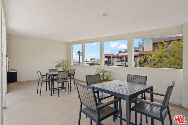 Building Photo - 960 Larrabee St