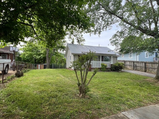 Building Photo - 2 bed 1 bath Kingsport - off of Fort  Henr...