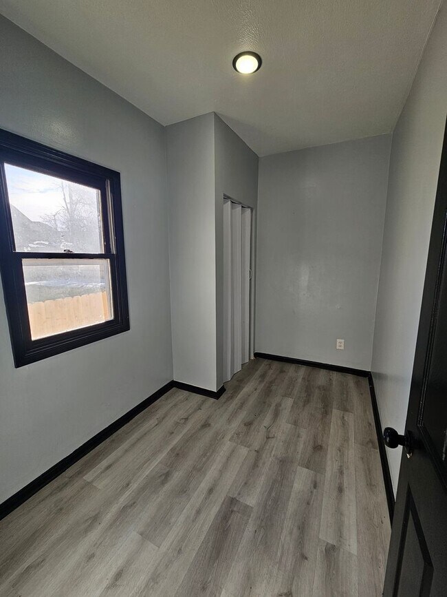 Building Photo - 6100 Hough Ave