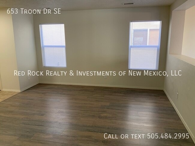 Building Photo - 653 Troon Dr SE