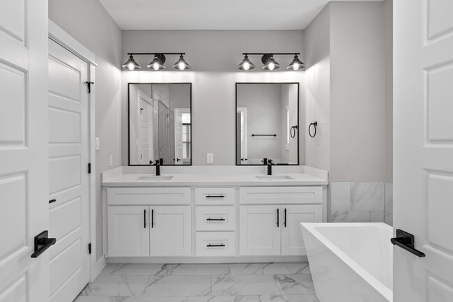 Building Photo - 904 Martin St