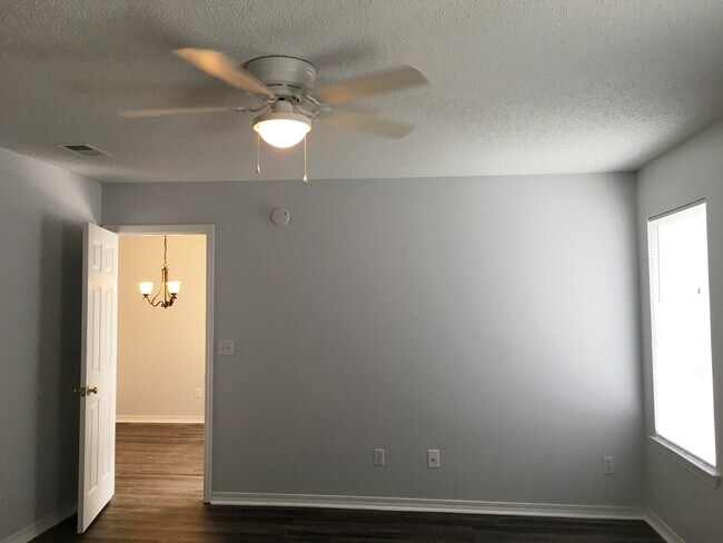 Building Photo - 902 Lauderhill Ln