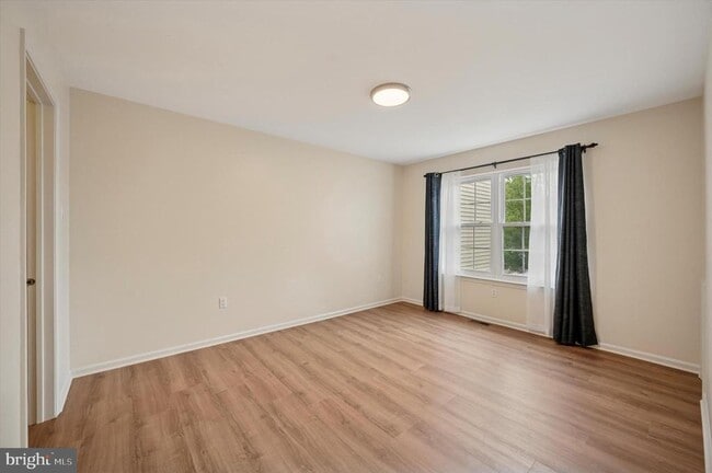 Building Photo - 5201 Plantation Ct