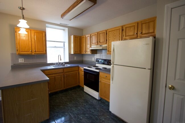 Building Photo - 201 Whetstone Mls