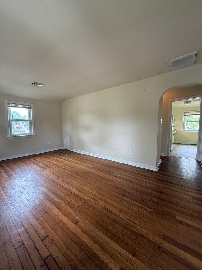 Building Photo - 1 bedroom | 1 bath - Oaklyn, NJ - Nice Quiet Neighborhood