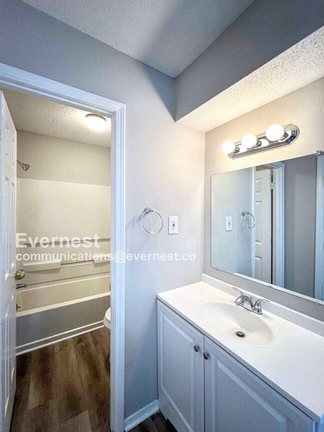 Building Photo - 3760 Heathcliff Dr