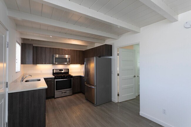 Building Photo - Modern Ocean Beach 1 Bed/1 Bath Apartment ...