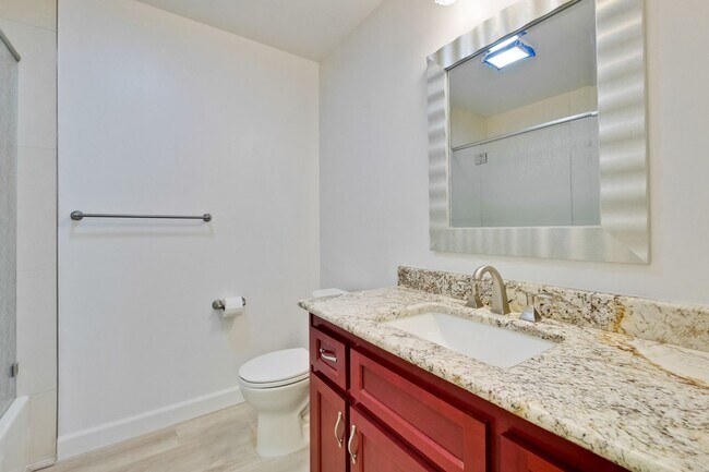 Building Photo - Beautiful 2BR 2BA downstairs condo in Moun...