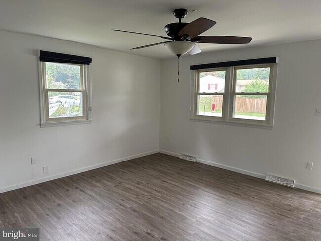 Building Photo - 1447 Knight Ave