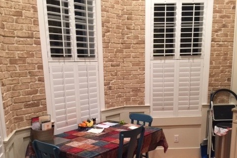 Slat window coverings in kitchen - 245 Lincoln St