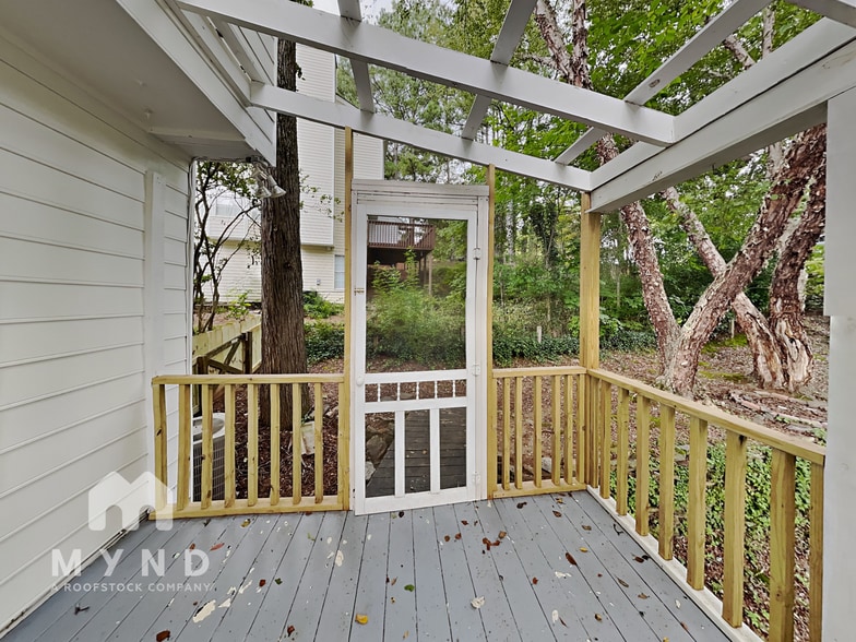 Building Photo - 5210 Laurel Bridge Dr SE