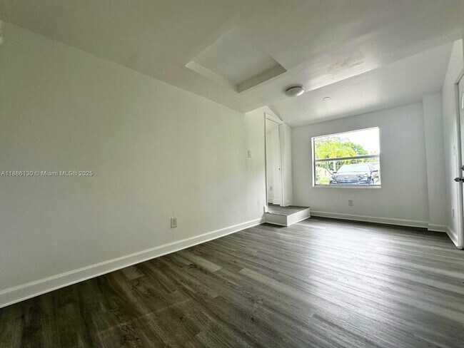 Building Photo - 1645 NE 175th St