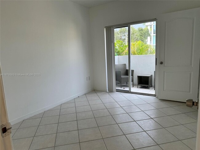 Building Photo - 3051 SW 27th Ave