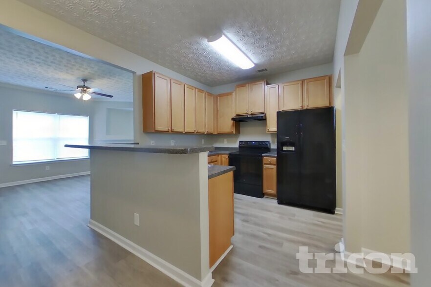 Building Photo - 6300 Ellenwood Dr