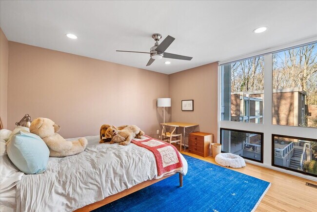 Building Photo - Unique 3BR / 1.5BA Mid-Century Townhome in Reston’s Iconic Hickory Cluster