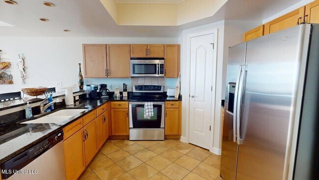 Building Photo - 1200 Beach Dr