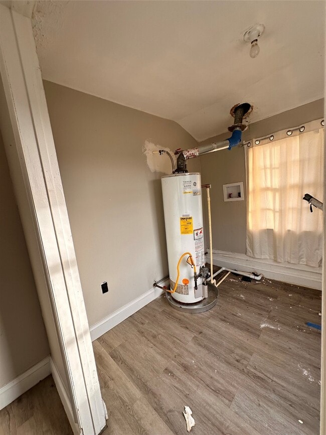 Building Photo - 104 S 7th St