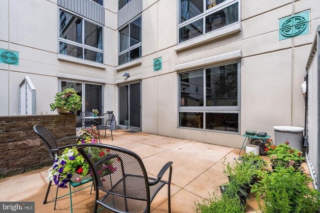 Building Photo - 777 7th St NW