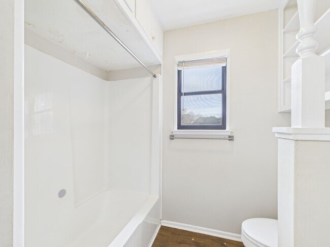 Building Photo - 107 Frederick Rd