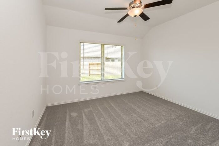 Building Photo - 14907 Lake Shore Ave