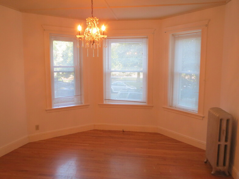 Building Photo - 61 Park Dr