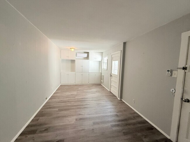 Building Photo - 331-er