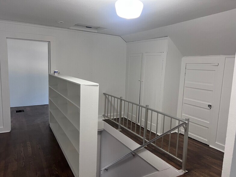 Building Photo - 315 NE 66th Ave