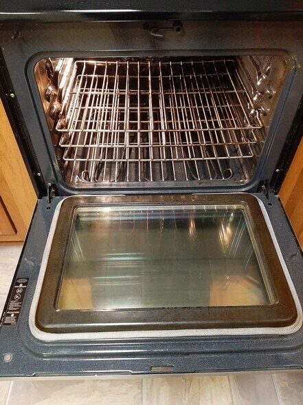 Building Photo - 582 Moull St