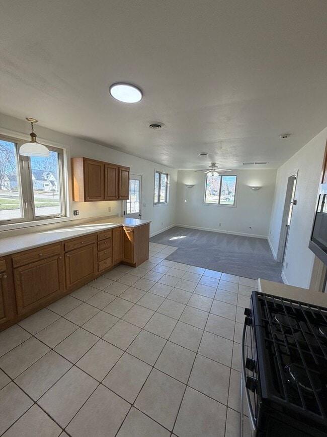 Building Photo - 2-Bedroom 1-Bathroom Single Family Home