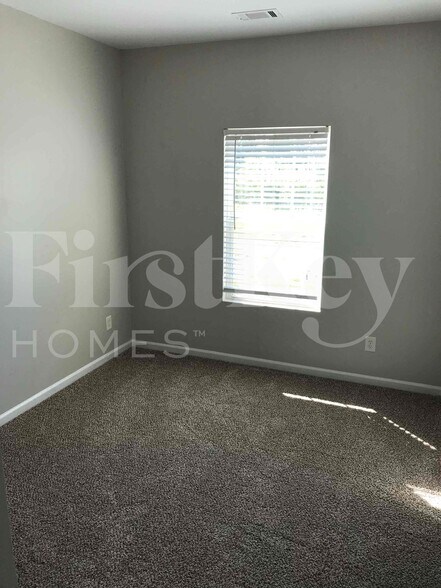 Building Photo - 5048 Pioneer Pkwy