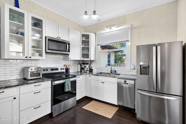 Building Photo - 1903 Dewey Pl