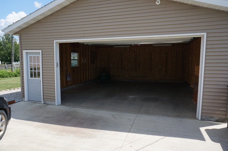 24 x 26 Garage - 1324 W 4th St