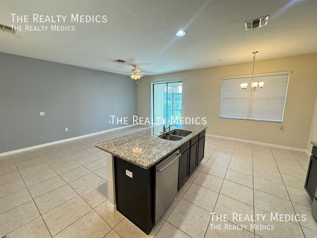 Building Photo - 2365 Seven Oaks Dr