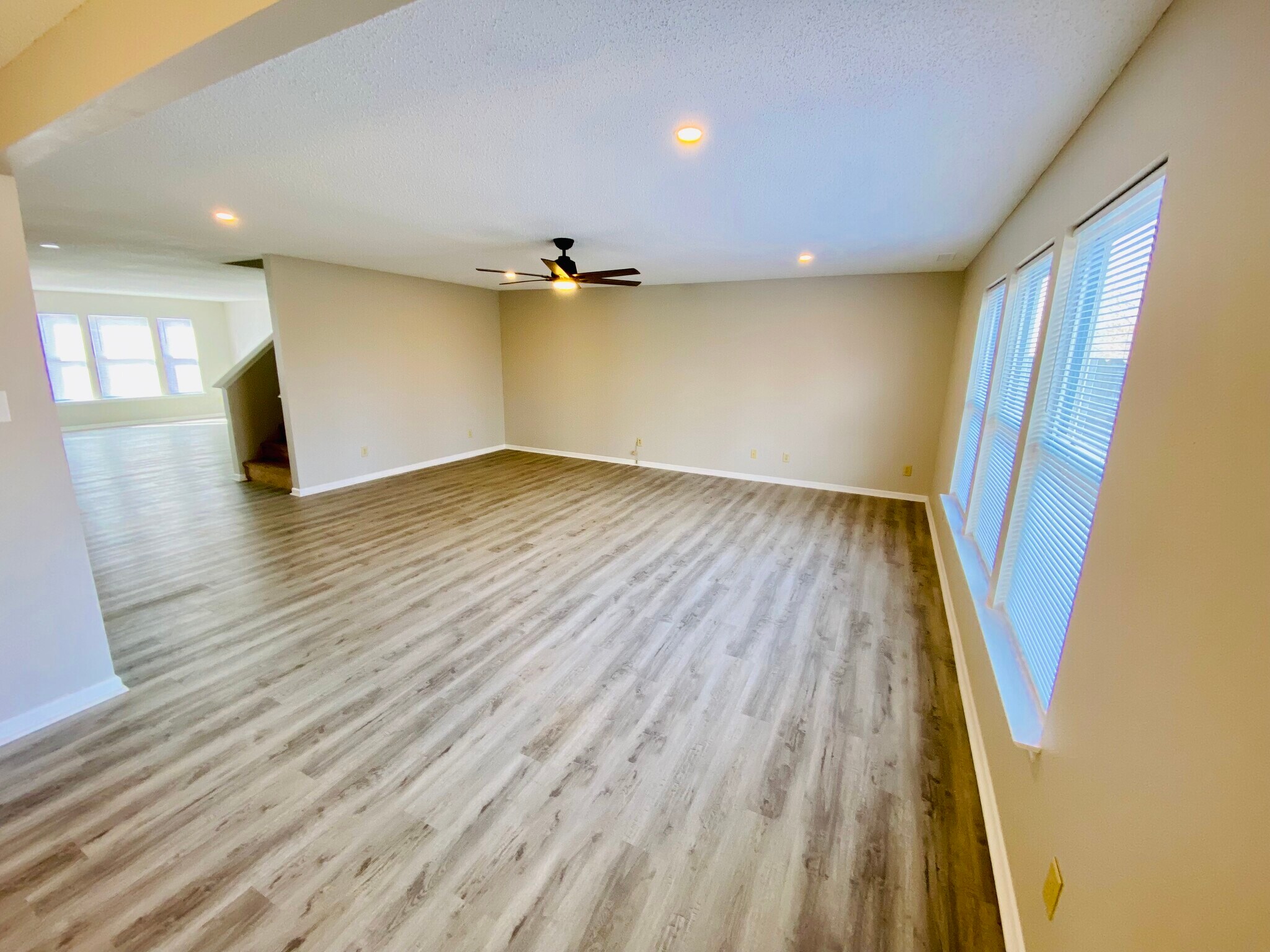 Building Photo - 5843 Amber Ln