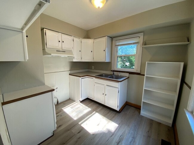 Building Photo - 927 Davies Ave