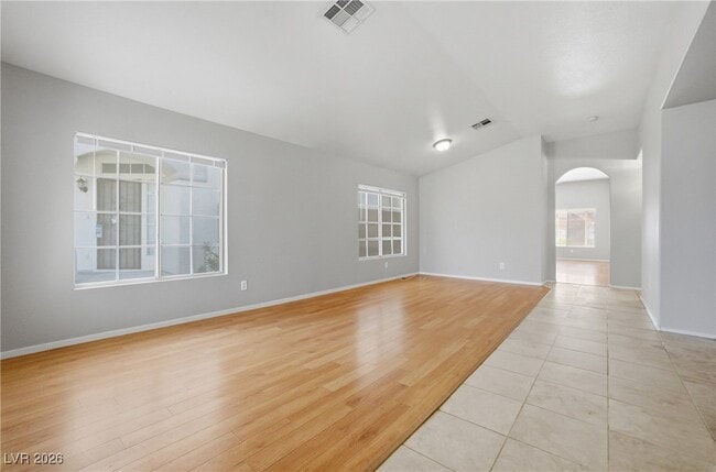 Building Photo - 5555 Airview Ct