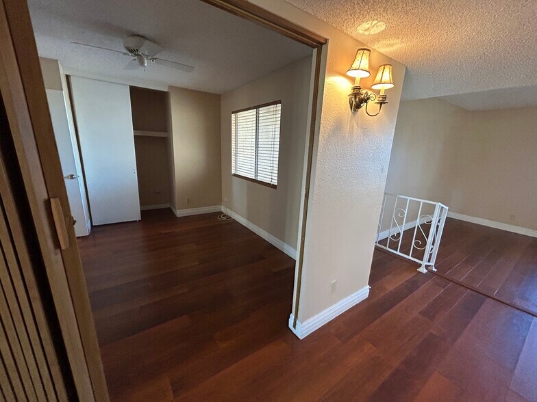 Building Photo - 12138 S Tomi Dr