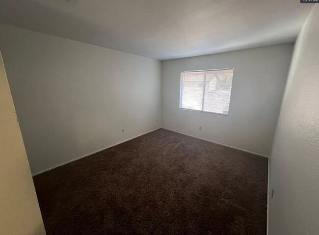 Building Photo - AVAILABLE NOW! Canyon Crest Townhome