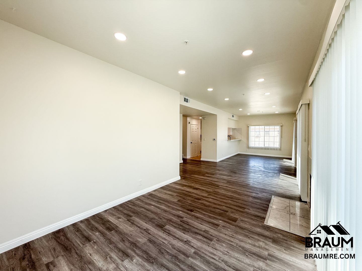 Building Photo - 11035 Moorpark St
