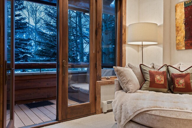 Building Photo - 395 Silverlode Dr