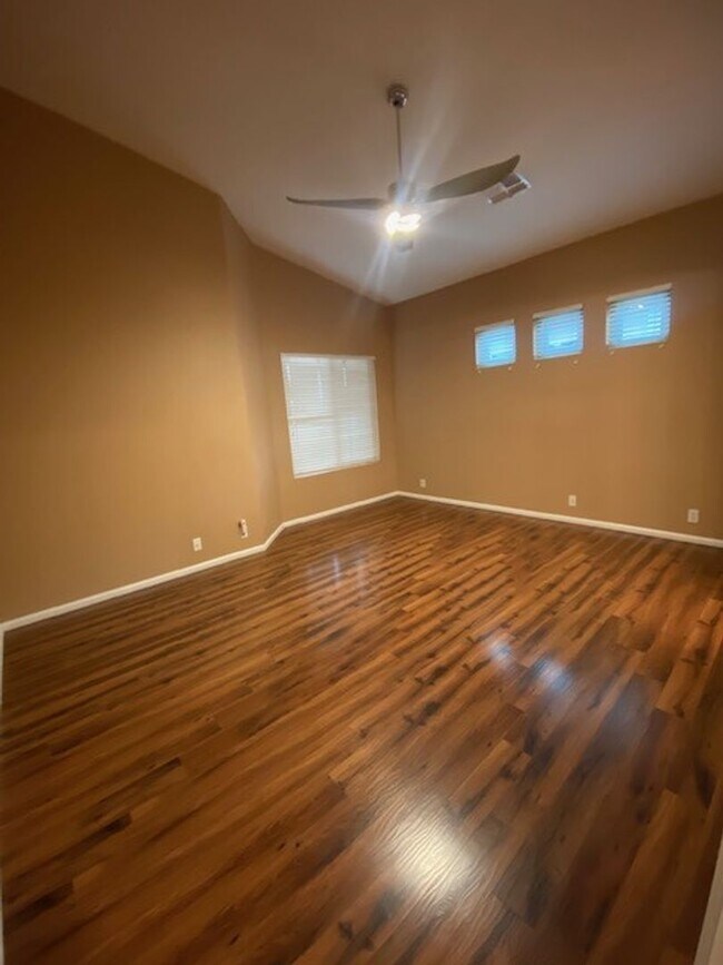 Building Photo - Beautiful 3-Bedroom Home with Vaulted Ceilings & Private Fenced Yard