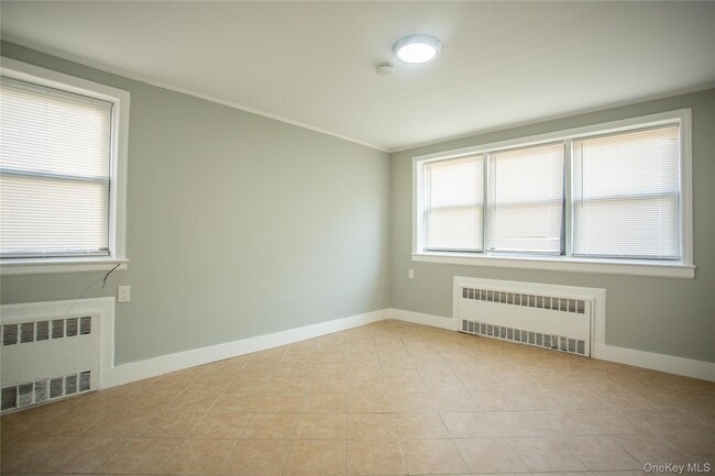 Building Photo - 302 E Broadway
