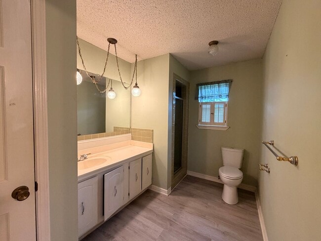 Building Photo - Discover a comfortable 3-bedroom, 2-bath home located on the west side of Russellville, AR.