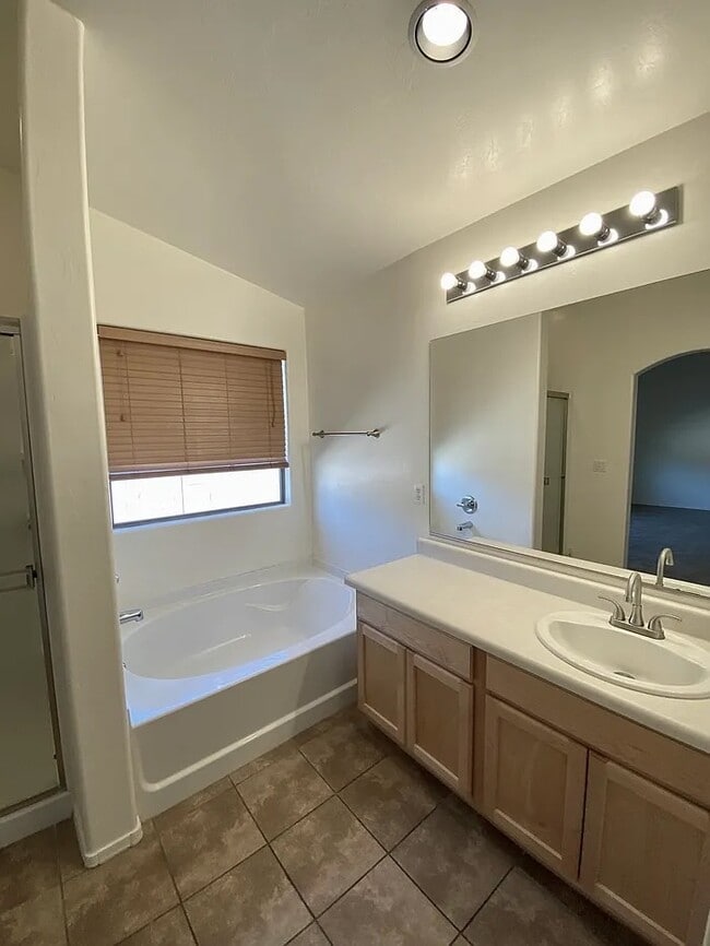 Building Photo - 8771 N Finfrock Dr
